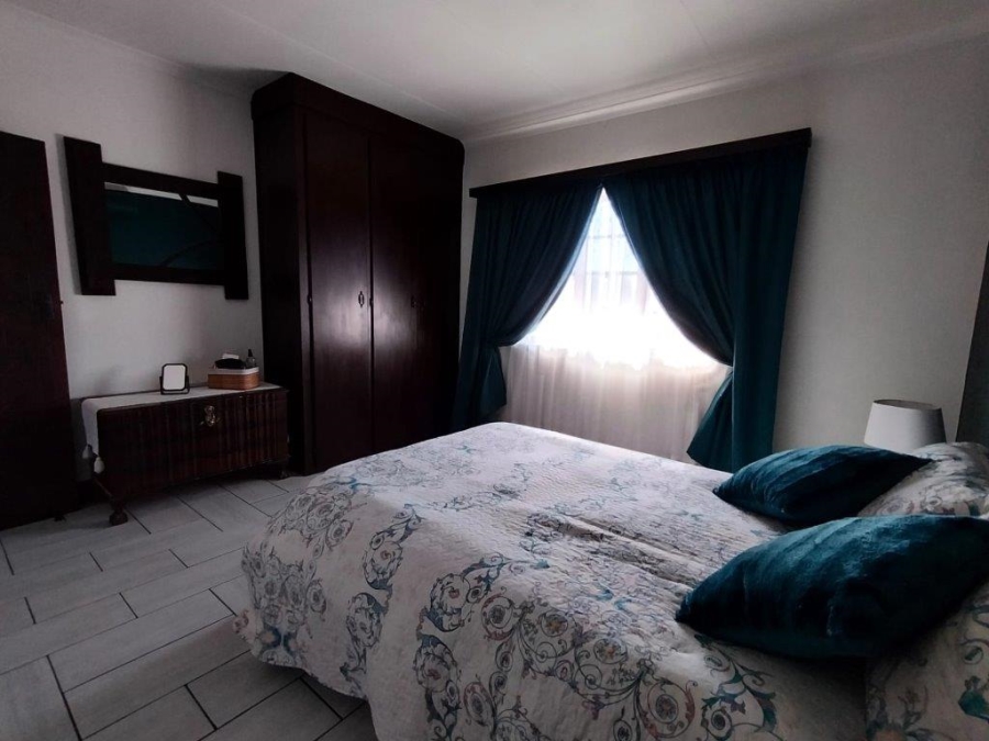 4 Bedroom Property for Sale in Oos Einde North West